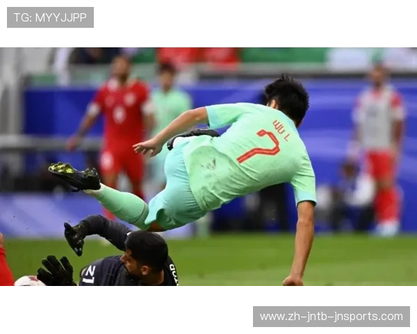 三镇0-0成都半场观察场面争抢激烈但双方均缺乏有效威胁射门